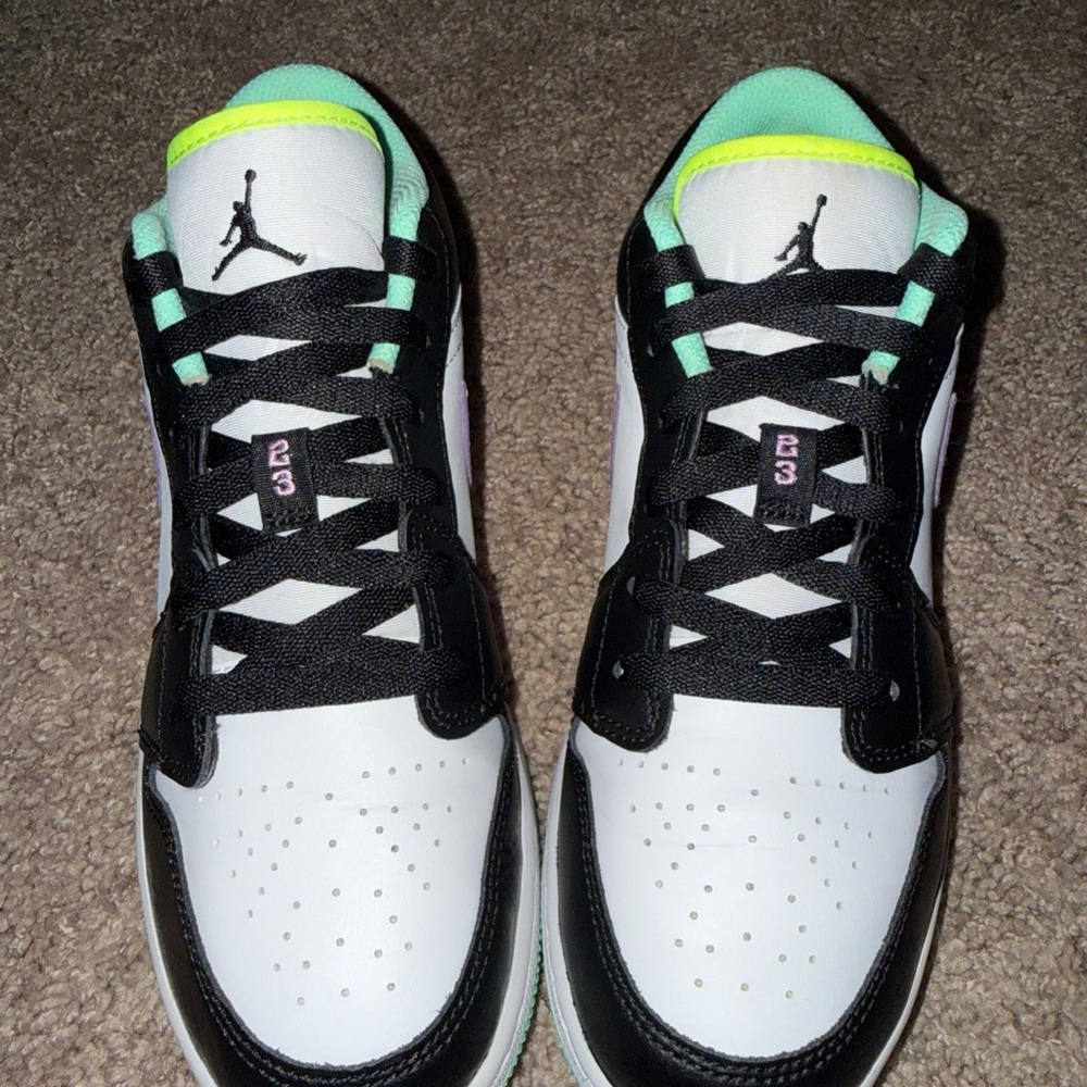Size 6.5Y - Jordan 1 Low White Violet Shock (GS), 553560-151, Clean, No Box